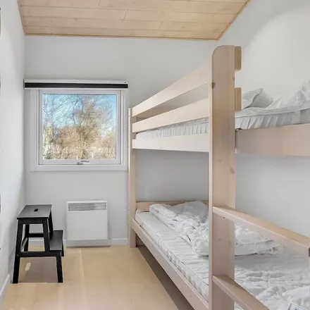 Rent this 4 bed house on 4230 Skælskør
