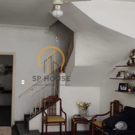 Buy this 2 bed house on Rua dos Narcisos in Mirandópolis, São Paulo - SP