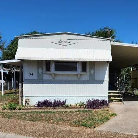 Buy this studio apartment on 62 East Sunset Drive in Kerrville, TX 78028
