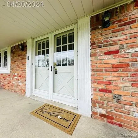 Image 4 - 3799 Macnichol Trail, Orchard Lake Village, West Bloomfield Township, MI 48323, USA - House for sale