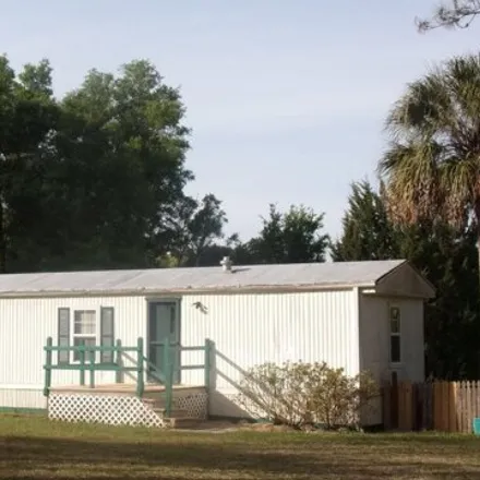 Buy this studio apartment on 100 Yancey Circle in Putnam County, FL 32189