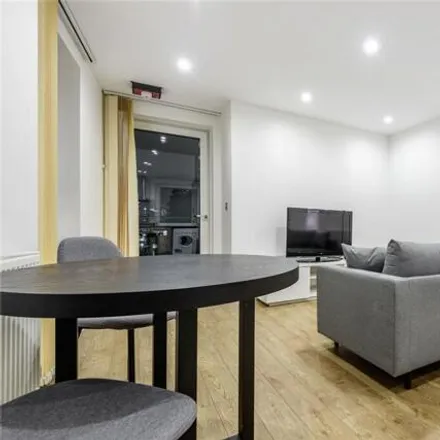Image 7 - Lime View Apartments, John Nash Mews, Ratcliffe, London, E14 7GQ, United Kingdom - Apartment for sale