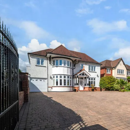 Buy this 6 bed house on unnamed road in Blossomfield, B91 1NR