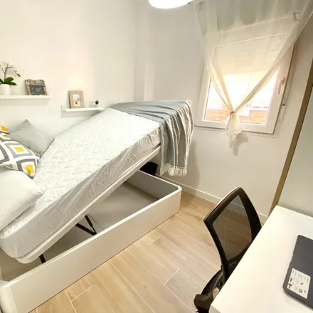 Rent this 4 bed room on Madrid in Calle Gladiolo, 1