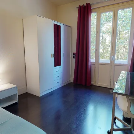 Rent this 6 bed apartment on 40bis Rue Gambetta in 69200 Vénissieux, France
