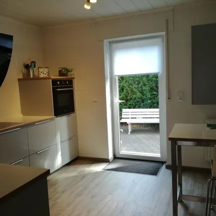 Rent this 3 bed apartment on Wengestraße 4 in 46119 Oberhausen, Germany