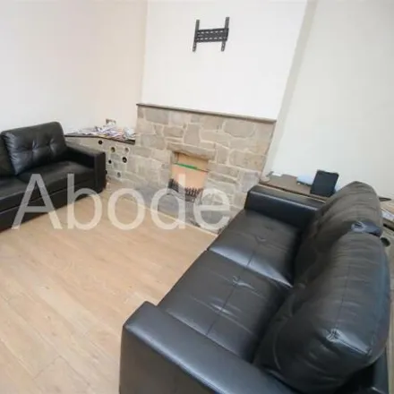 Image 1 - Welton Mount, Leeds, LS6 1BB, United Kingdom - House for rent