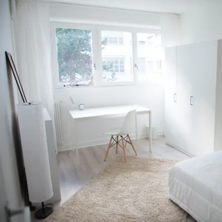Rent this 4 bed room on 34 Rue La Quintinie in 75015 Paris, France