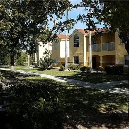 Image 4 - 3407 Winkler Avenue, Fort Myers, FL 33901, USA - Condo for rent