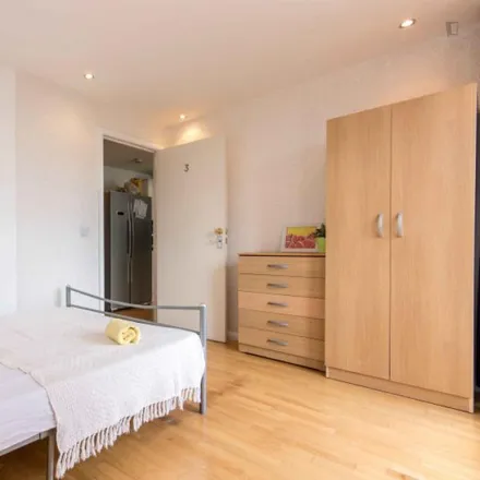 Rent this 3 bed room on 86 Copenhagen Place in London, E14 7DE