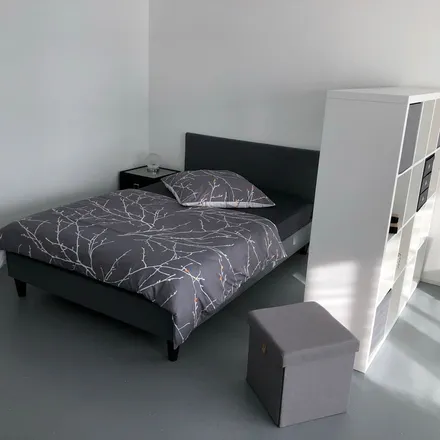Rent this 2 bed apartment on Hundsbergstraße 26 in 74388 Talheim, Germany
