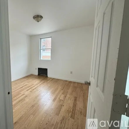 Rent this 4 bed apartment on 2723 W 16th St