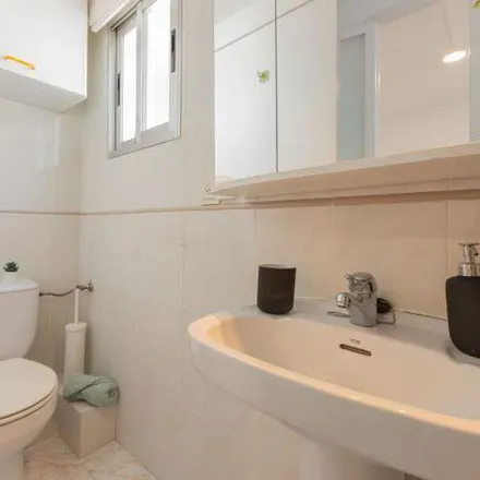 Rent this 5 bed apartment on Carrer de Pizarro in 10, 46004 Valencia