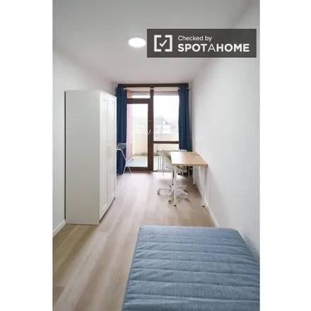 Rent this 3 bed room on Tennisclub Holthausen e.V. in Nosthoffenstraße, 40589 Dusseldorf
