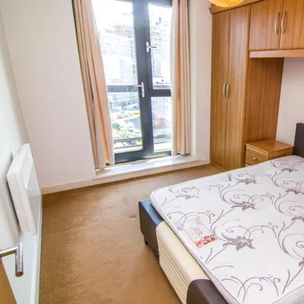 Rent this 4 bed room on The Sphere in Brunel Street, London