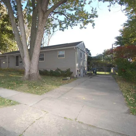 Image 3 - 3011 Stanford Avenue, Iowa City, IA 52245, USA - House for sale