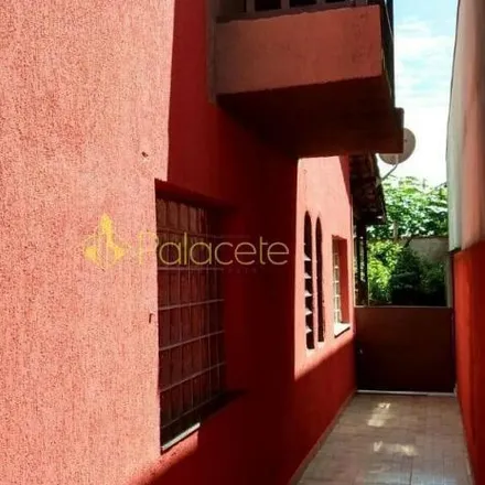 Buy this 5 bed house on Rua Carlos Augusto Machado in Residencial Ramos, Pindamonhangaba - SP