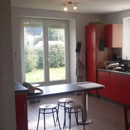 Rent this 4 bed house on 56870 Larmor-Baden
