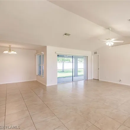Image 4 - 2211 Southeast 11th Street, Cape Coral, FL 33990, USA - House for sale
