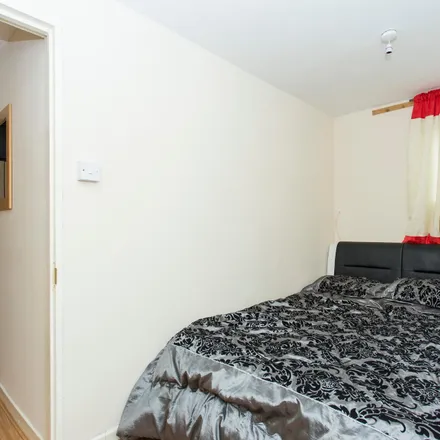 Rent this 2 bed room on New Cross Road / Besson Street in New Cross Road, London