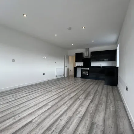 Image 3 - Blackfen Express, 11 Blackfen Road, London, DA15 9NB, United Kingdom - Apartment for rent