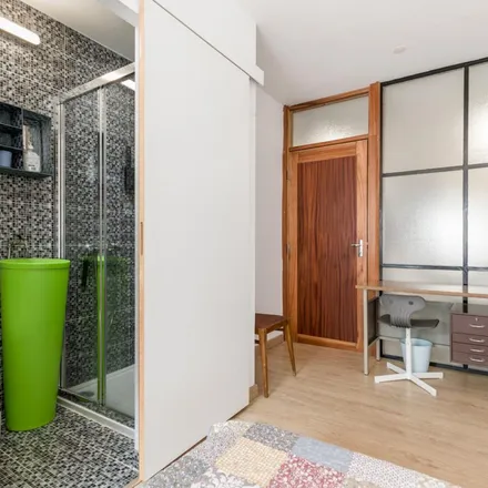 Rent this 2 bed apartment on Doze Casas in Rua Santa Catarina, 4000-457 Porto