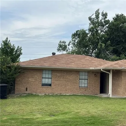 Buy this 3 bed house on 1377 North 10th Street in Temple, TX 76501
