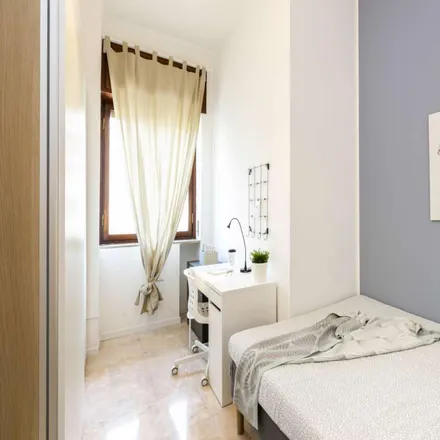 Image 3 - Viale Beatrice d'Este 4, 20122 Milan MI, Italy - Room for rent
