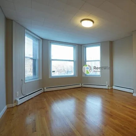 Image 1 - 1055 Beacon St, Unit 3 - Apartment for rent