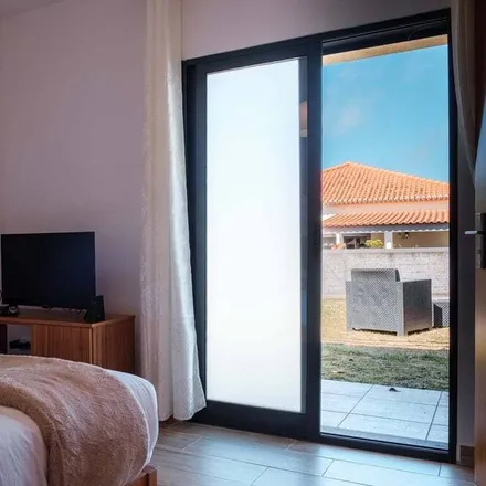 Rent this 1 bed apartment on Pasaje Porto Moniz in 815 1746 Provincia de Cordillera, Chile
