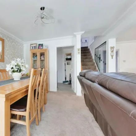 Image 7 - Sussex Close, Basildon, SS15 6PL, United Kingdom - House for sale