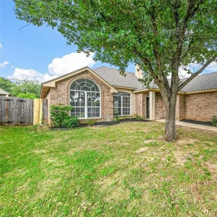 Image 3 - 3132 Eastcrest Court, Fort Worth, TX 76119, USA - House for sale