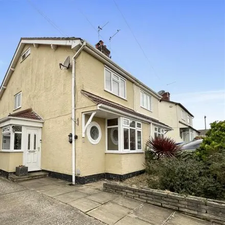 Buy this 3 bed duplex on 11 Oaklands Drive in Heswall, CH61 6UU