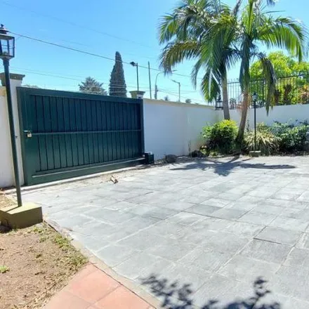 Buy this 4 bed house on Doctor José A. Craviotto 3499 in Quilmes Oeste, 1886 Quilmes