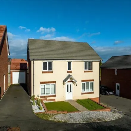 Buy this 4 bed house on Hawling Street in Redditch, B97 6BQ