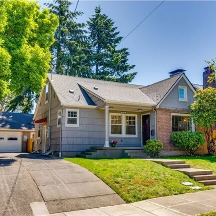 Buy this 4 bed house on 4644 NE 38th Ave in Portland, Oregon