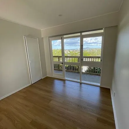 Rent this 3 bed apartment on 17 Gretel Place in Hillcrest, Kaipātiki 0627
