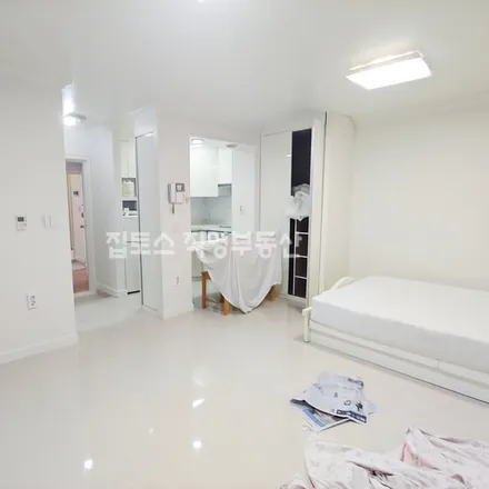 Rent this studio apartment on 서울특별시 강남구 논현동 10-19