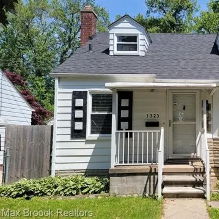 Rent this 3 bed house on 1323 Longfellow Avenue in Royal Oak, MI 48067