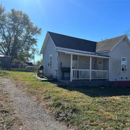 Buy this studio house on 236 West 3rd Street in Leadwood, St. Francois County