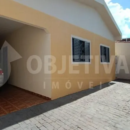 Buy this 3 bed house on Rua da Secretária in Planalto, Uberlândia - MG