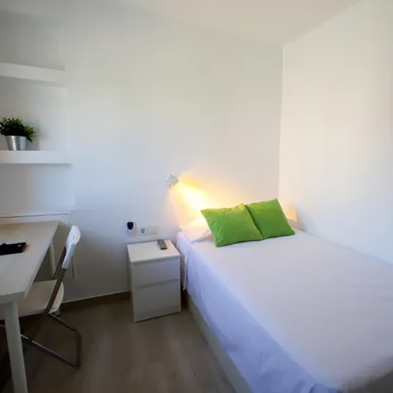 Rent this 3 bed room on Carrer de l'Arquebisbe Company in 89, 46011 Valencia