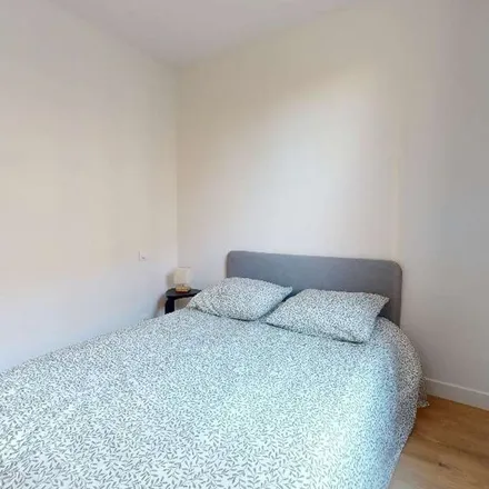 Rent this 4 bed apartment on 16 Rue de Châteaudun in 92250 La Garenne-Colombes, France