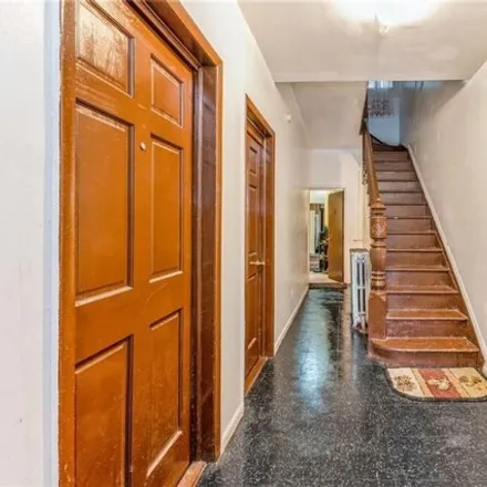 Image 5 - 671 East 224th Street, New York, NY 10466, USA - House for sale
