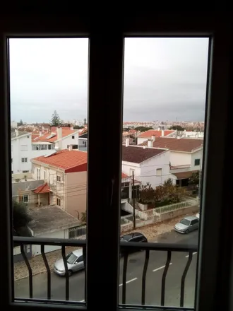 Rent this 4 bed room on Av D José I fte 171A in Avenida Dom José I, 2775-674 Oeiras