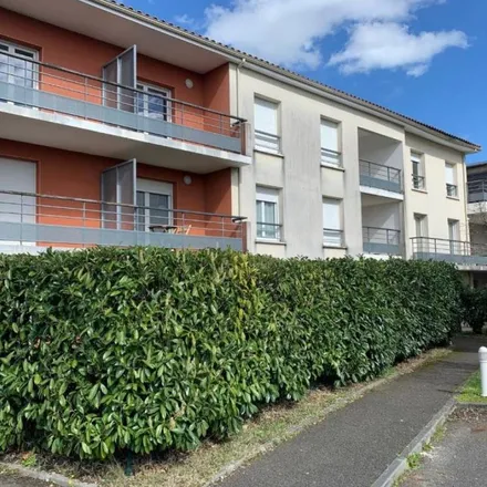 Rent this 2 bed apartment on Les Jardins d'Abadie in Rue Marthe Vedrenne, 16000 Angoulême