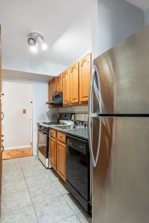 Image 6 - 88-12 151st Avenue, New York, NY 11414, USA - Apartment for sale
