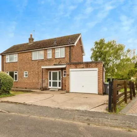 Buy this 3 bed house on Rushcliffe Avenue in Radcliffe on Trent, NG12 2AF