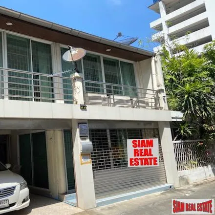 Rent this 3 bed house on Sobna Court in Soi Sukhumvit 59, Vadhana District