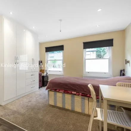Rent this studio apartment on 7 Woodchurch Road in London, NW6 2NE